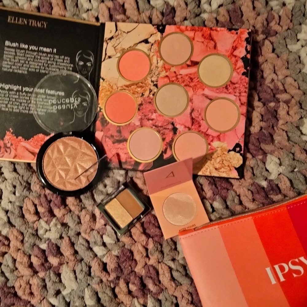 Makeup bundle - Picture 2 of 3